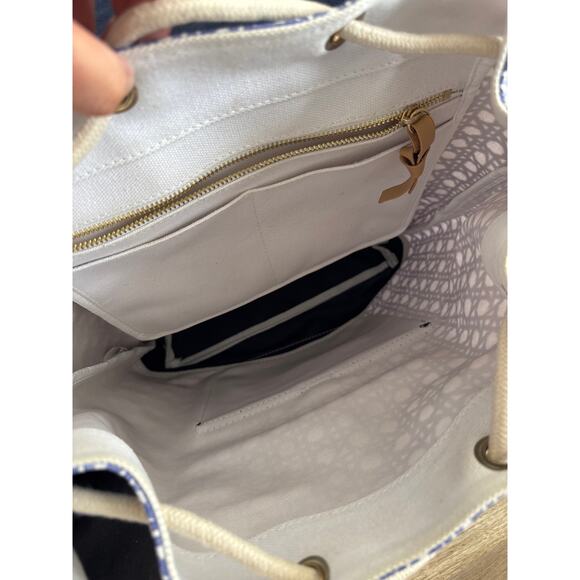 Women's Vineyard Vines Cottagecore Painted Rattan Canvas Waterproof Backpack - Picture 3 of 4